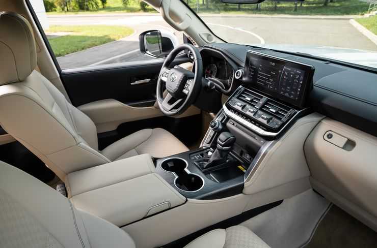 Смерть короля: тест-драйв нового Toyota Land Cruiser 300