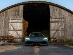 Стали известны сроки выхода серийного четырёхместного гиперкара Koenigsegg