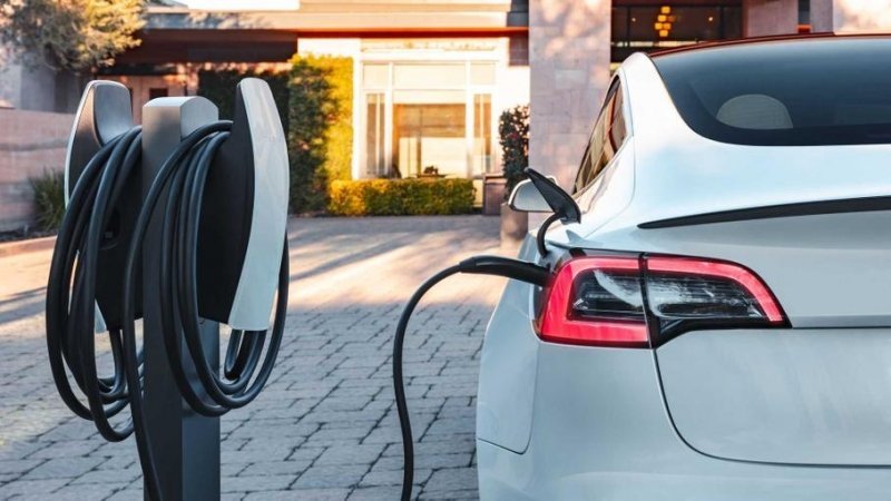 Стоимость владения Tesla Model 3 сравнили с Toyota Camry