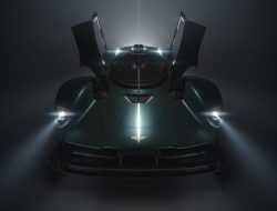 Супергибрид Aston Martin Valkyrie лишится крыши