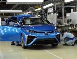 Toyota сворачивает производство машин на своих предприятиях по всему миру