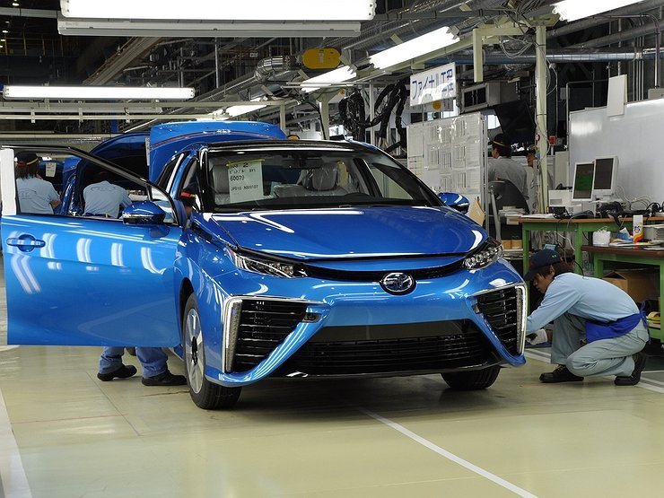 Toyota сворачивает производство машин на своих предприятиях по всему миру