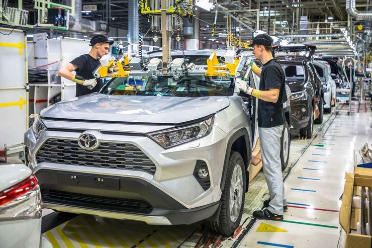 Toyota сворачивает производство машин на своих предприятиях по всему миру