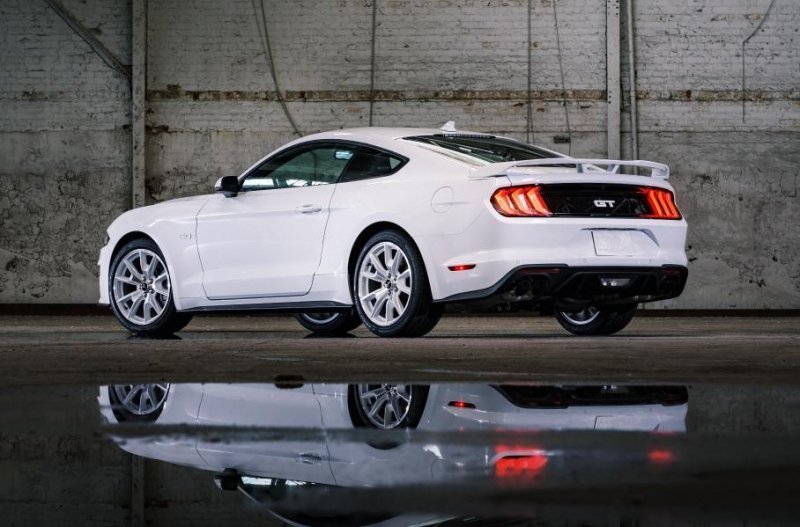 У Ford Mustang появилась «очень белая» версия