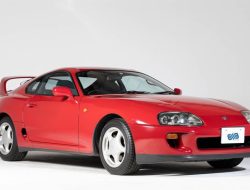 В Японии пустят с молотка Toyota Supra, простоявшую в гараже 22 года