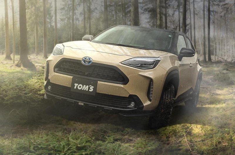 В Японии сделали тюнинг-кит для кроссовера Toyota Yaris