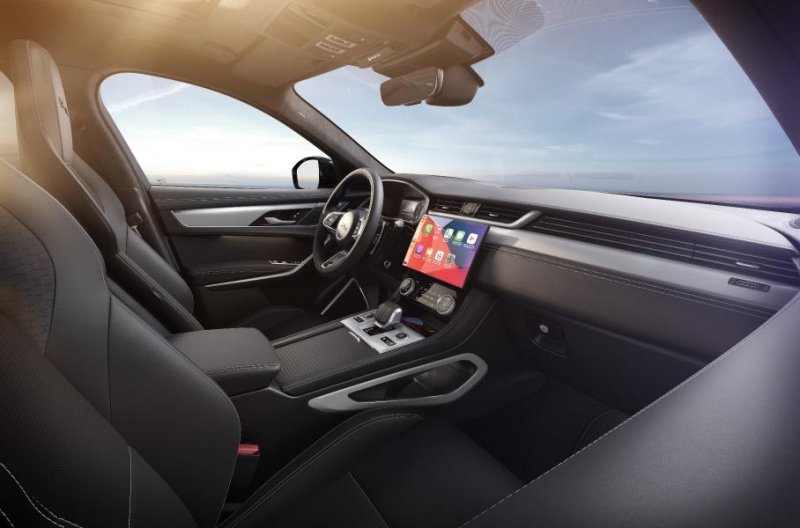 В России появится Jaguar F-Pace 2022 модельного года