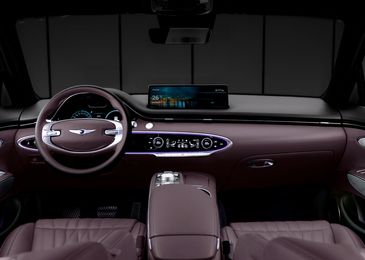 В Россию привезли дорогой премиальный кроссовер Genesis GV70