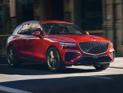 В Россию привезли дорогой премиальный кроссовер Genesis GV70