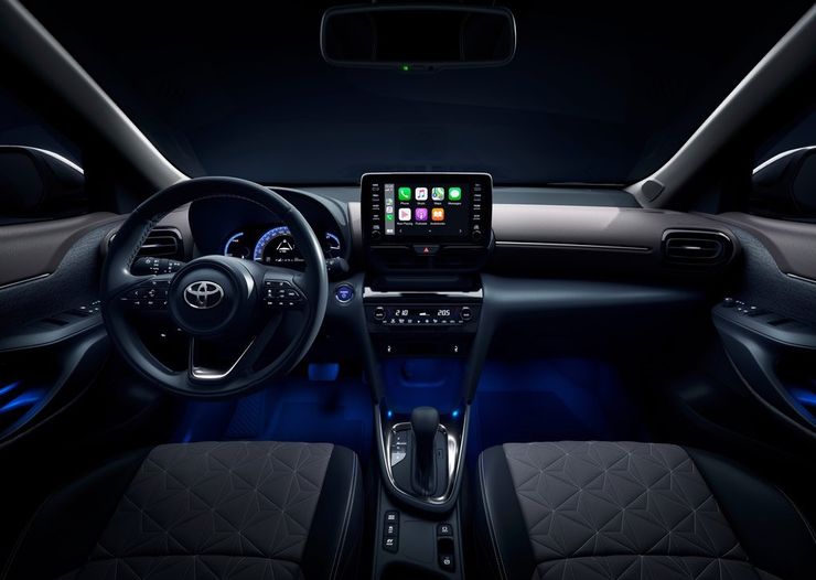 В Сети появились первые изображения новейшего кроссовера Lexus LBX