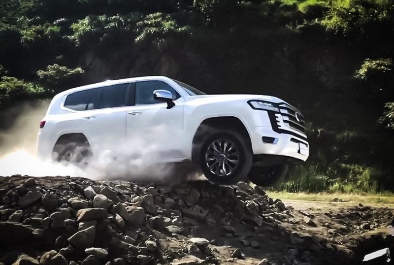 Видео: Toyota Land Cruiser 300 испытали на серьезном бездорожье