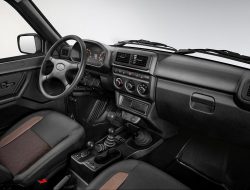 Владельцы старых LADA Niva научились своими силами проводить рестайлинг