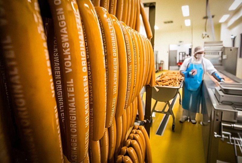 Volkswagen откажется от фирменных сосисок, которые продаются лучше автомобилей