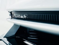 Возрожденный Lamborghini Countach получит детали в стиле ретро
