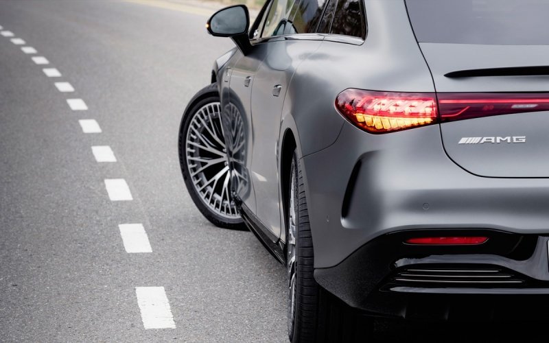 
            Флагманский электрокар Mercedes получил 761-сильную версию
        