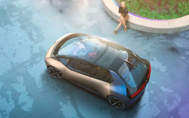 
            BMW показала электрокар из вторсырья. Фото
        