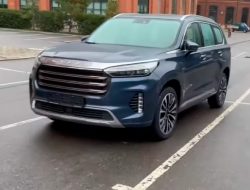 Новый китайский внедорожник Exeed VX засняли на видео в России