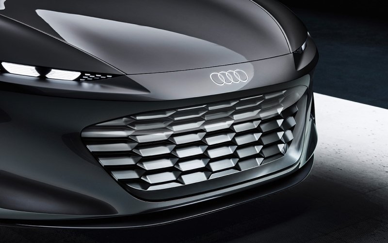
            Audi показала Grandsphere с распашными дверьми. А еще он больше A8
        