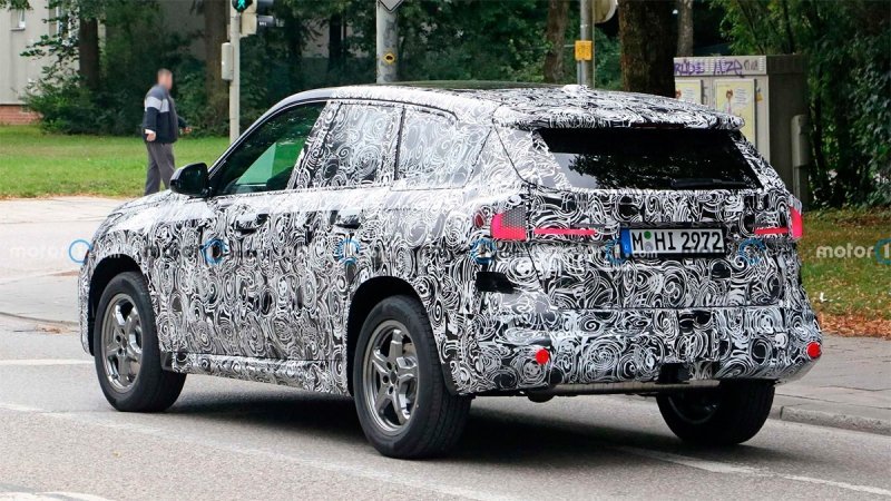 
            Компактный кроссовер BMW X1 нового поколения заметили на тестах. Фото
        