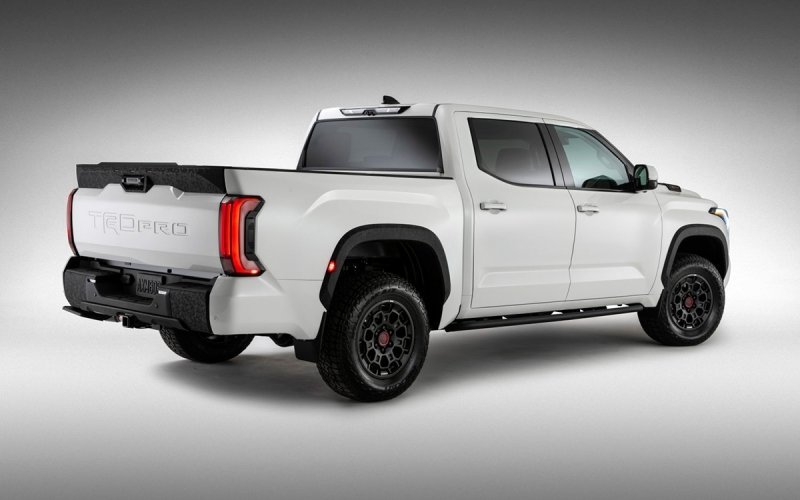 
            Toyota представила новый пикап на платформе Land Cruiser 300
        