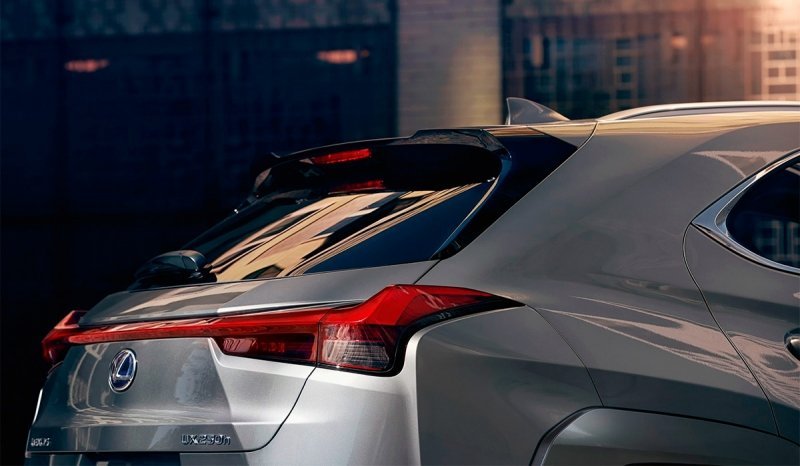 
            Lexus привез в Россию модернизированный кроссовер UX
        