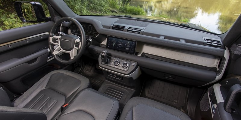 
            Бадди-муви. Тест-драйв Defender и Jeep Wrangler на танковом полигоне
        