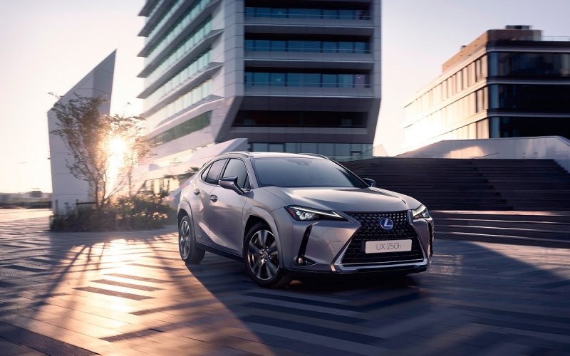 
            Lexus привез в Россию модернизированный кроссовер UX
        