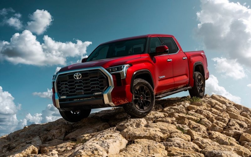 
            Toyota представила новый пикап на платформе Land Cruiser 300
        