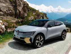 Renault выпустила серийную версию кроссовера Megane
