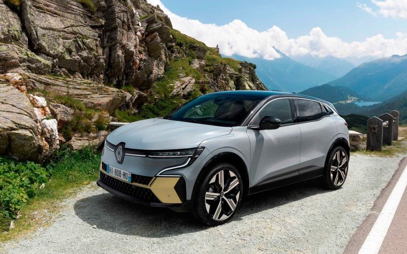 
            Renault выпустила серийную версию кроссовера Megane
        