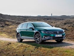 Volkswagen привез в Россию полноприводный универсал Passat Alltrack