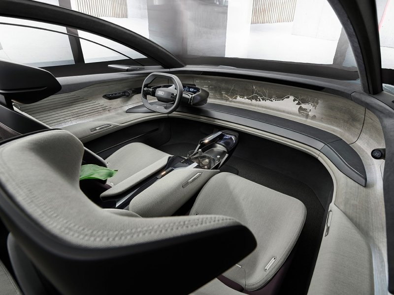 
            Audi показала Grandsphere с распашными дверьми. А еще он больше A8
        