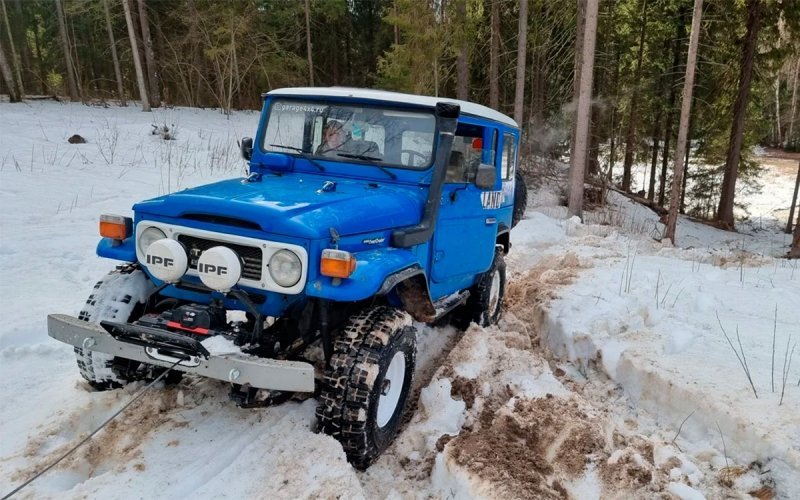 
            В Москве продают 38-летний Land Cruiser 40 с 300-сильным мотором. Фото
        