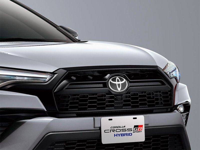 
            У кроссовера Toyota Corolla Cross появилась спортивная версия
        