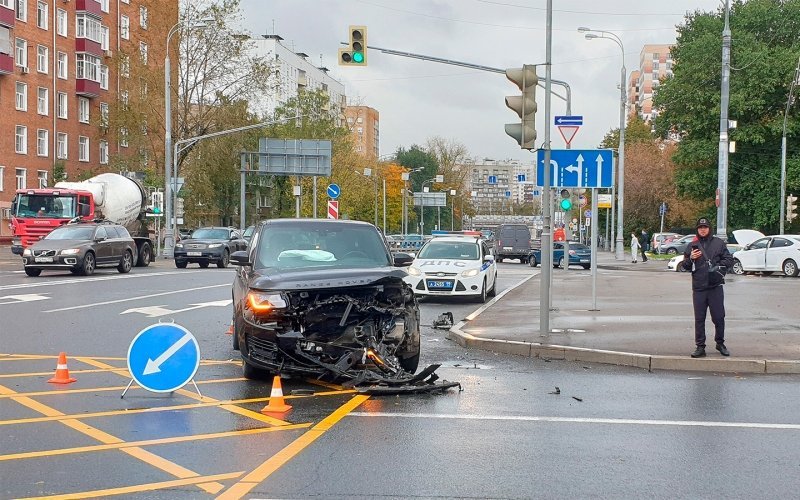 
            Как правильно повернуть? Даже опытные водители ошибаются (разбор)
        