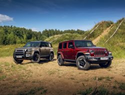 Бадди-муви. Тест-драйв Defender и Jeep Wrangler на танковом полигоне