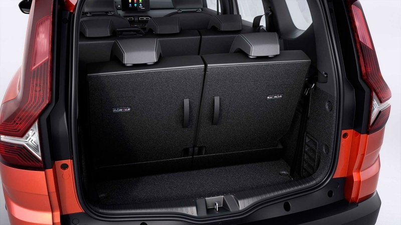 
            Dacia представила семиместный кроссвэн Jogger
        