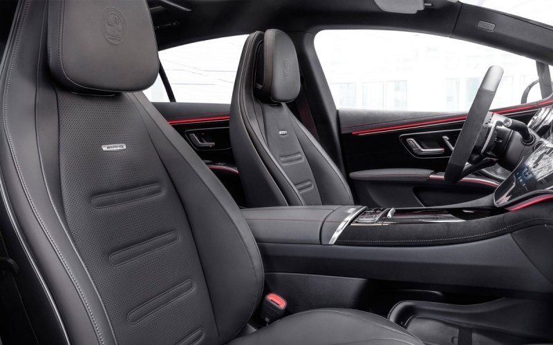 
            Флагманский электрокар Mercedes получил 761-сильную версию
        
