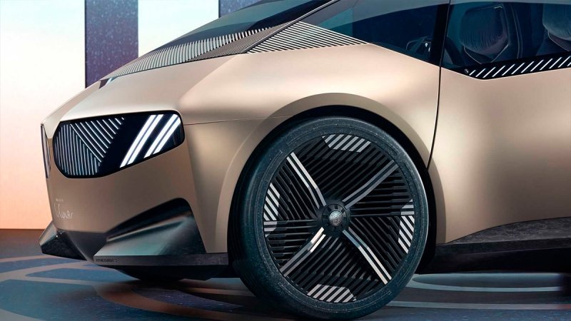 
            BMW показала электрокар из вторсырья. Фото
        
