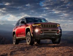 Jeep представил новый Grand Cherokee. Внедорожник привезут в Россию