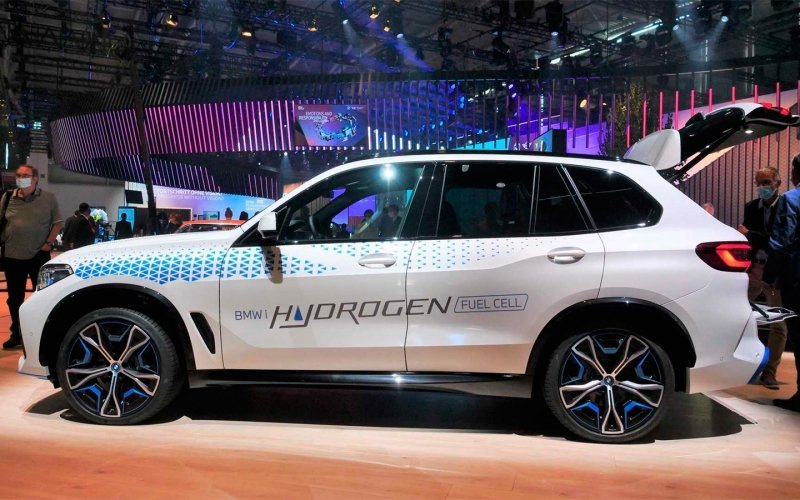 
            От дешевого VW до нового «Гелика»: 10 главных новинок Мюнхена
        