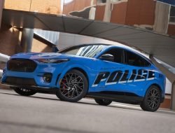 Полиция США испытает новую патрульную машину на базе Ford Mustang Mach-E