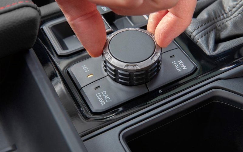 
            Toyota представила новый пикап на платформе Land Cruiser 300
        
