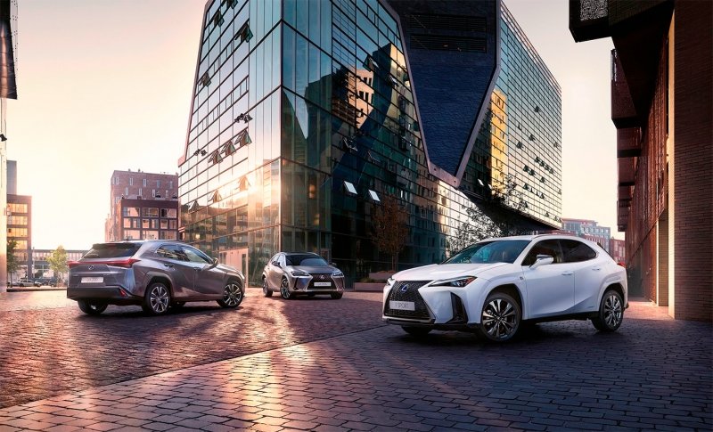 
            Lexus привез в Россию модернизированный кроссовер UX
        