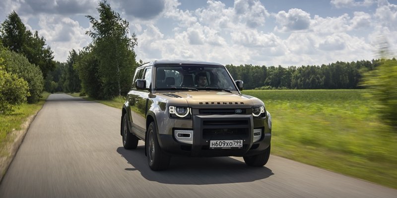 
            Бадди-муви. Тест-драйв Defender и Jeep Wrangler на танковом полигоне
        