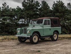Классический Land Rover 60-летней давности превратили в электрокар