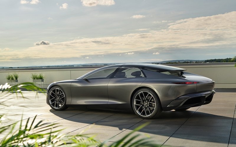 
            Audi показала Grandsphere с распашными дверьми. А еще он больше A8
        