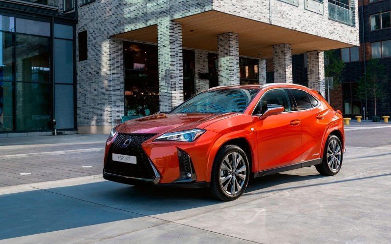 
            Lexus привез в Россию модернизированный кроссовер UX
        