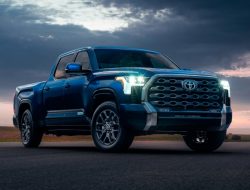Toyota представила новый пикап на платформе Land Cruiser 300