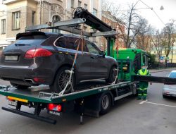 В Москве приставы забрали у водителя Porsche за штрафы на ₽687 тыс.